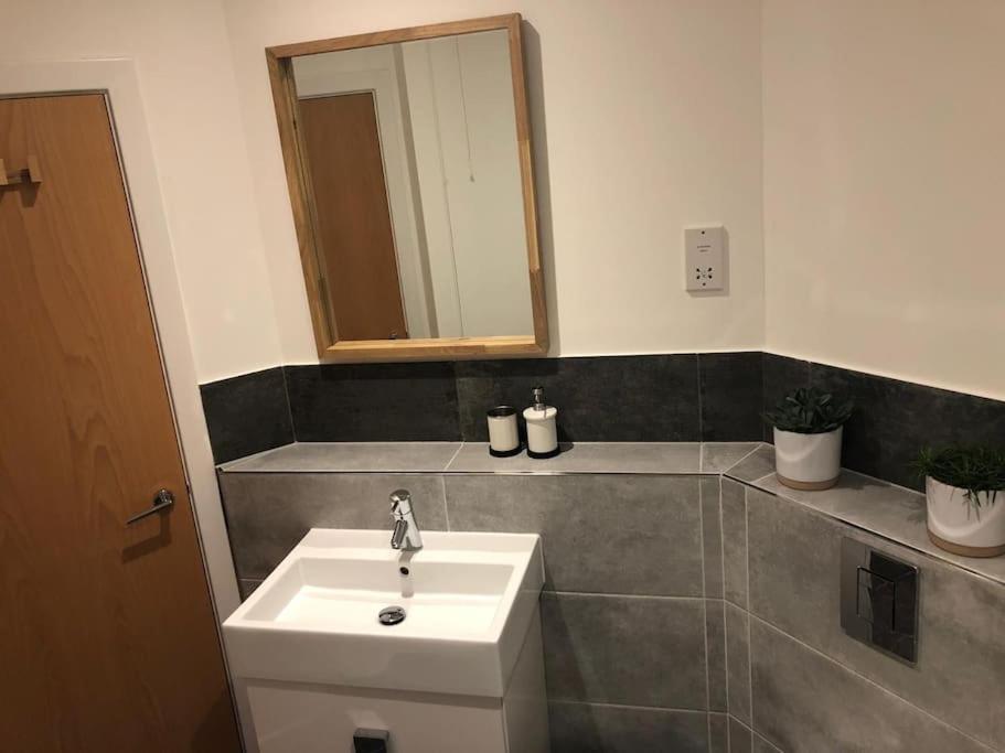 Stunning Apartment In Leeds- Financial District 리즈 외부 사진
